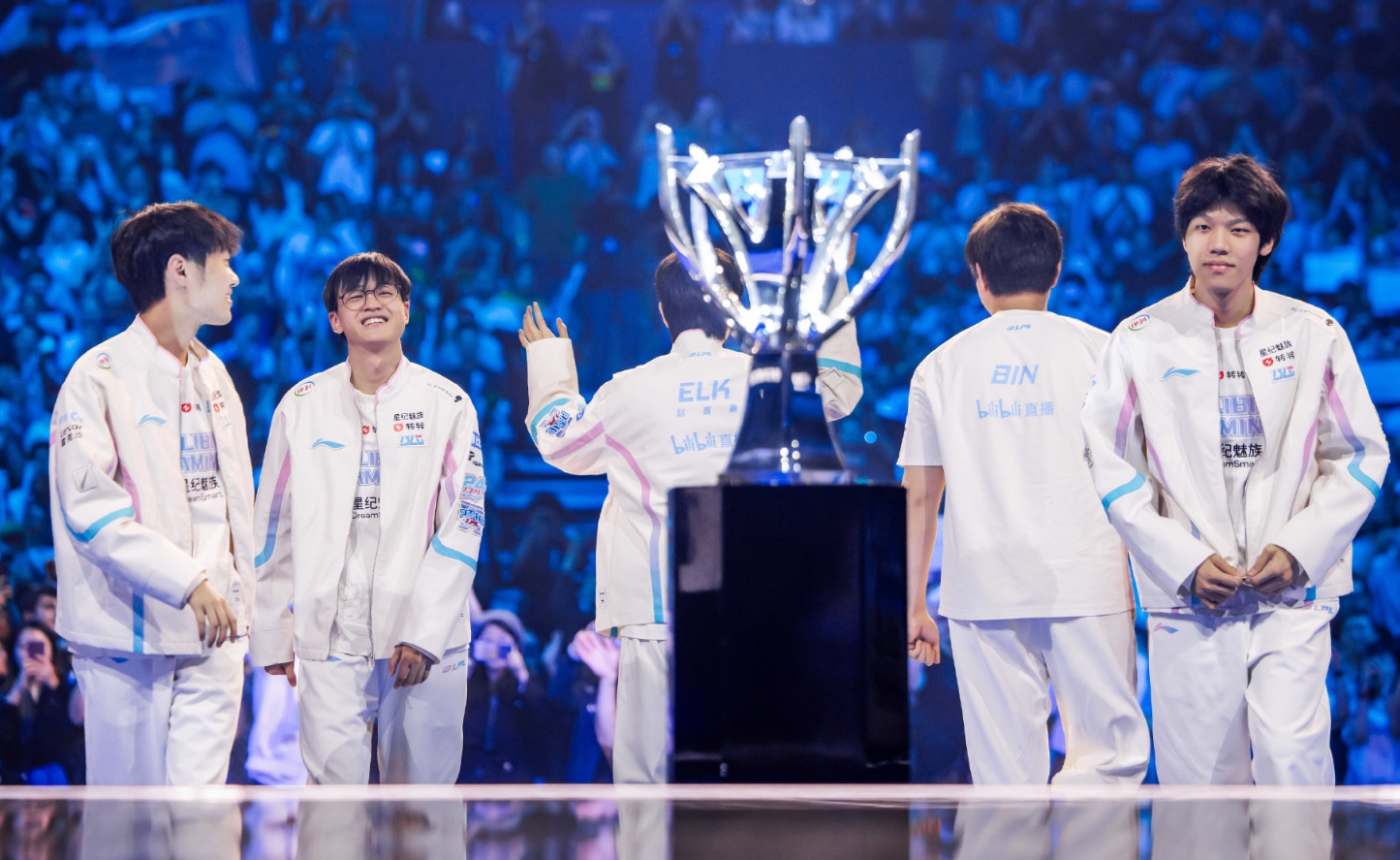 九游娱乐-关于S赛再创历史，冠军实至名归的信息