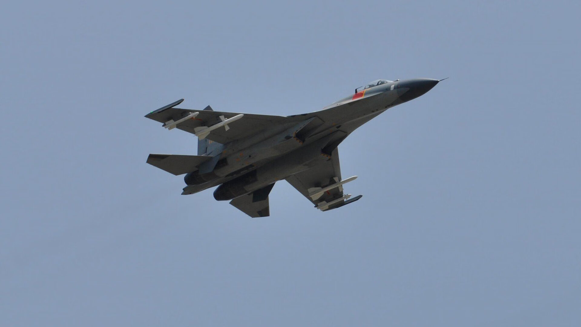 九游APP-跨界风暴,萨卡从阿森纳绿茵到F1赛道的传奇一日